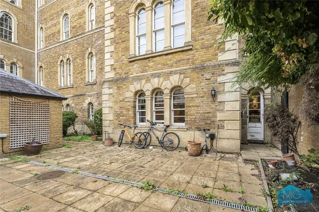 Royal Drive, London, N11, photo 3