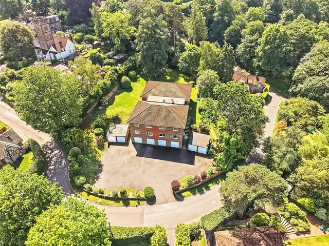 Priory Court, Tower Hill, RH4, photo 1