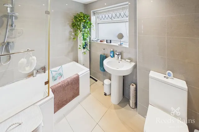 Yew Tree Drive, Barnton, CW8, photo 3