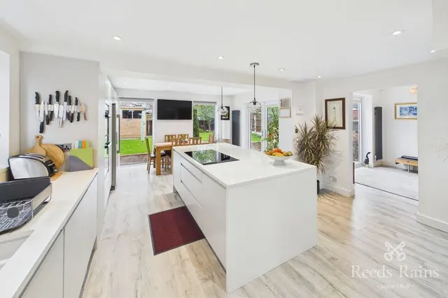 Yew Tree Drive, Barnton, CW8, photo 2