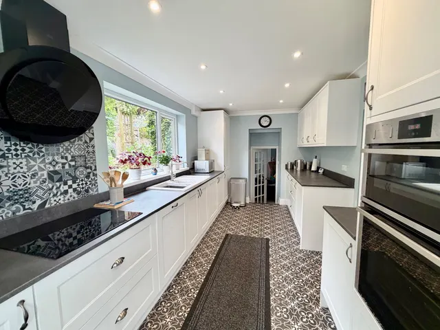 Photo 3 — Oak Hill Road, Torquay