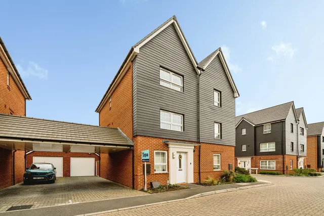 Grand Junction, Aylesbury, HP22, photo 1