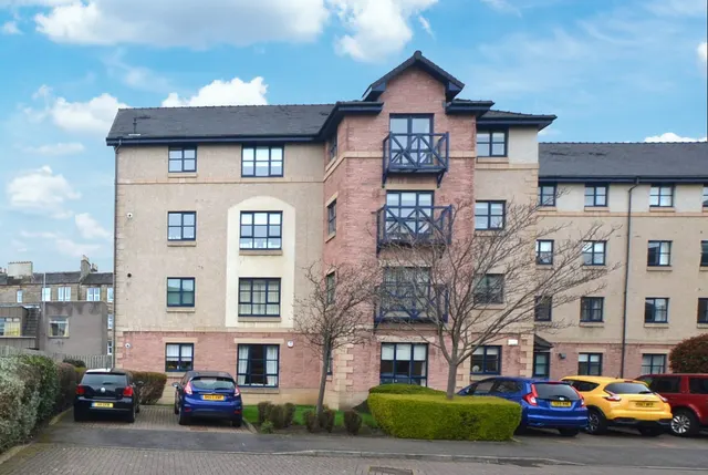 Russell Gardens, Edinburgh, EH12, photo 1