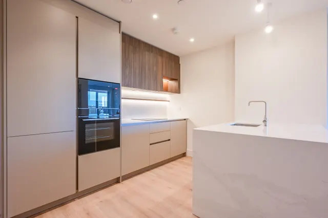 Photo 2 — Flat 904, Bow View Apartments, 2 Maple Mews