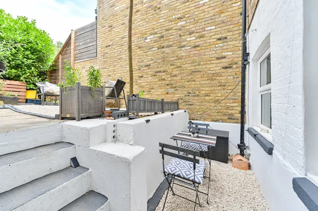 Photo 3 — 146a Lordship Lane, London