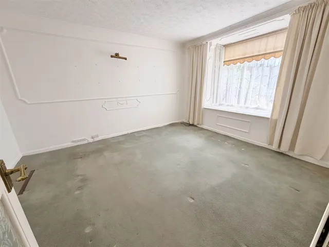 Porters Avenue, Dagenham, RM8, photo 2