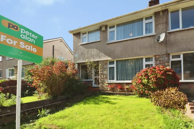 3 bedroom house, Michaelston Road, Cardiff, CF5