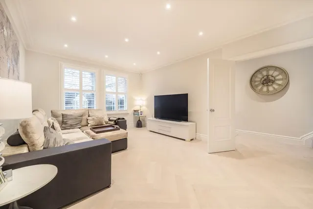 Thames Street, Weybridge, KT13, photo 2