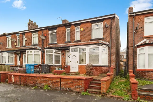 Prince Edward Avenue, OLDHAM, Lancashire, OL4, photo 1