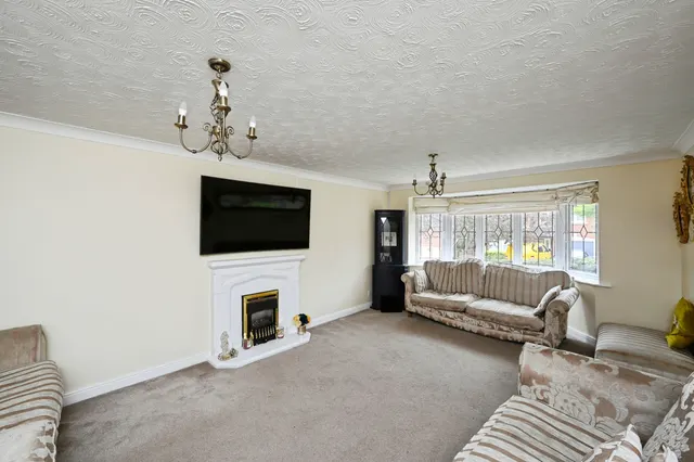 Photo 3 — Chestnut Close Harlow Wood, Nottingham