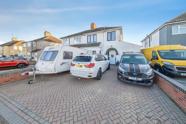 Douglas Road, Clacton-On-Sea, CO15, photo 1