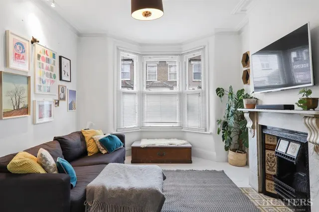 Greyhound Road, London, N17, photo 1