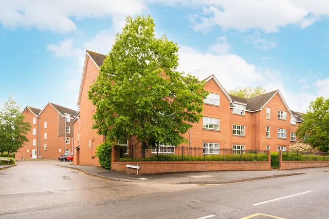 Birch Meadow Close, Warwick, NO ONWARD CHAIN, photo 1