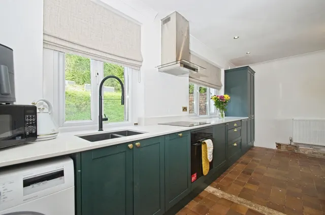 Rathbone Terrace, Maesteg, CF34, photo 2
