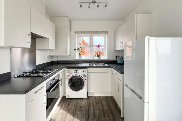 Worthing, BN13, photo 2