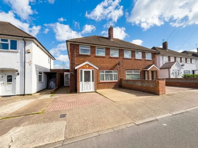 Regent Avenue, Uxbridge, UB10, photo 1