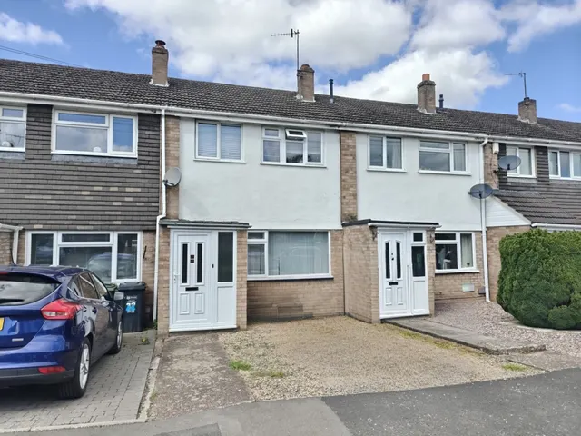 Hawkwood Crescent, Worcester, photo 1
