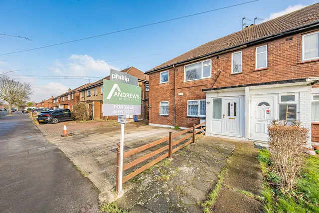 Lansbury Drive, Hayes, UB4, photo 1