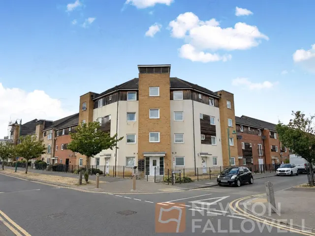 Clayburn Road, Hampton Centre, PE7, photo 1