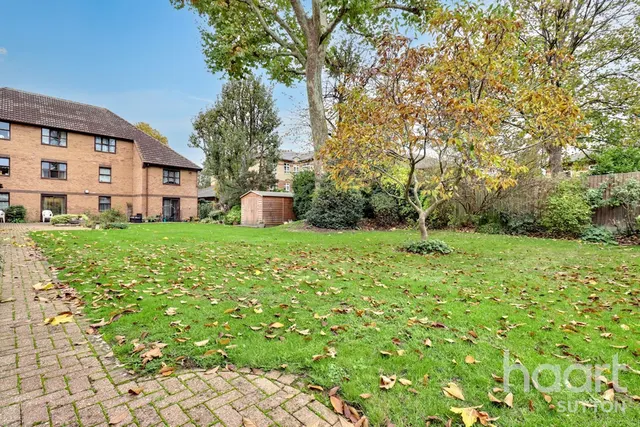 Holmwood Gardens, Wallington, SM6, photo 2