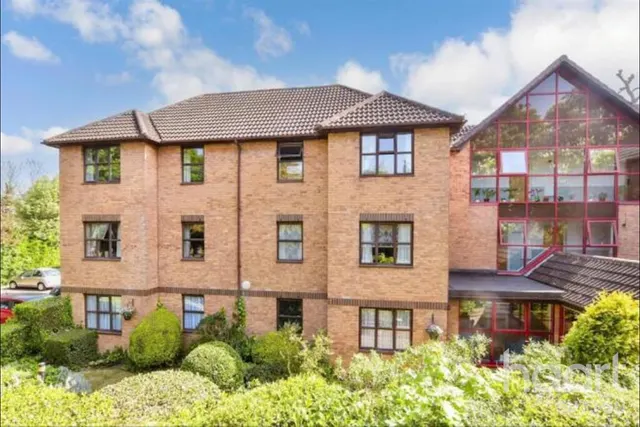 Holmwood Gardens, Wallington, SM6, photo 1