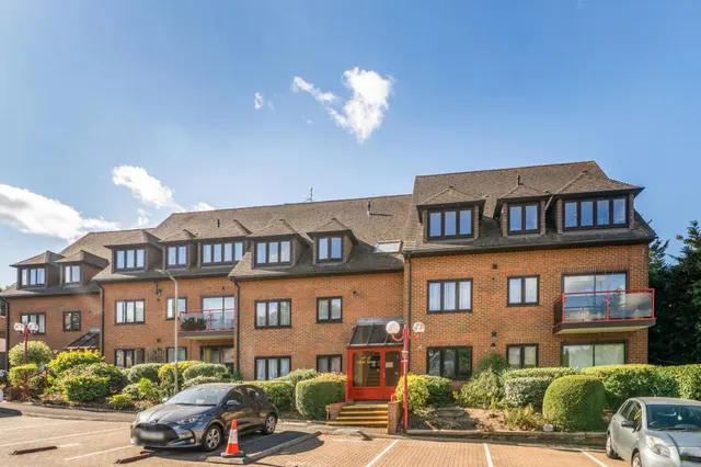 Avenue Road, London, N12, photo 1