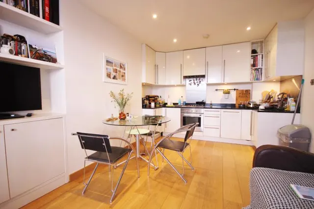 Minford Gardens, London, W14, photo 3