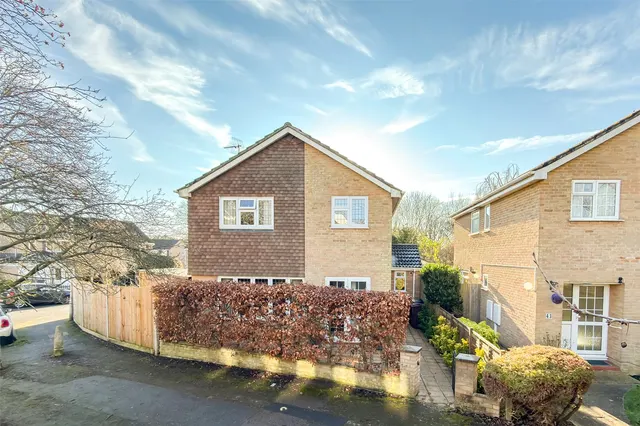 Alzey Gardens, Harpenden, Hertfordshire, AL5 5SX, photo 1