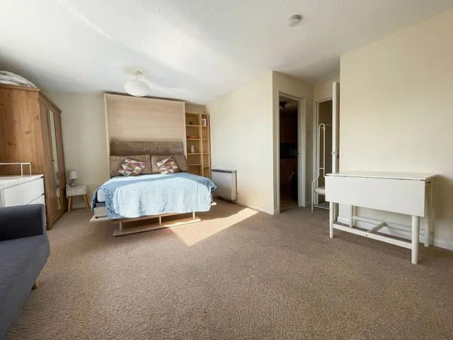 London, SW20, photo 3