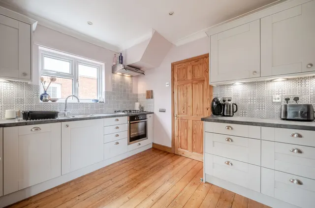 Beaconsfield Road, Woking, GU22, photo 3