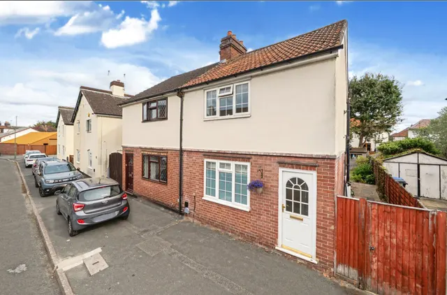 Beaconsfield Road, Woking, GU22, photo 1