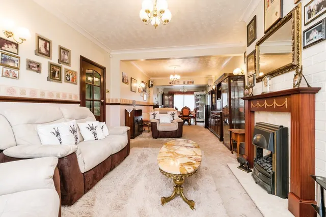 Photo 3 — Mendip Road, HORNCHURCH, Essex, RM11