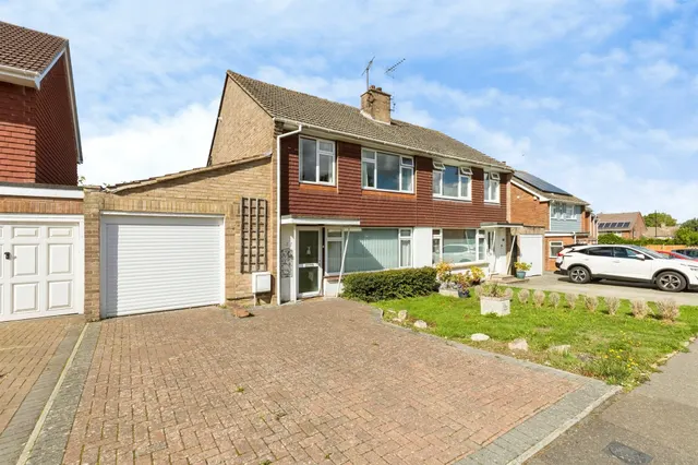 Highlands Drive, Burgess Hill, photo 1