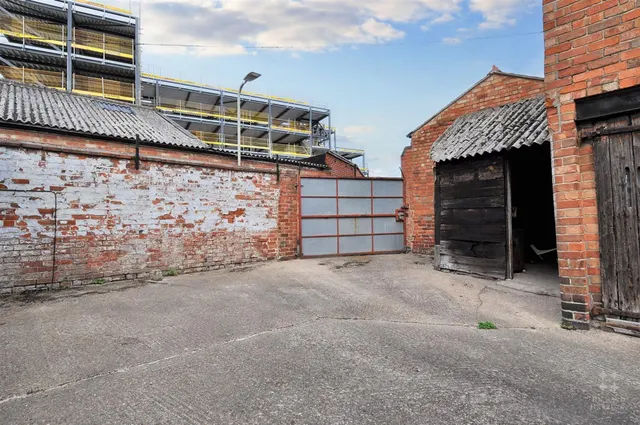 Development Opportunity, LE11, photo 3