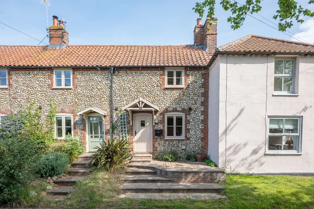 Picturesque Cottage Nestled in North, photo 1