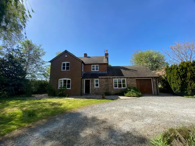 Pembridge, HR6, photo 1