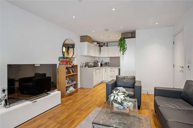 Photo 3 — Queensland Road, London, N7 7FJ