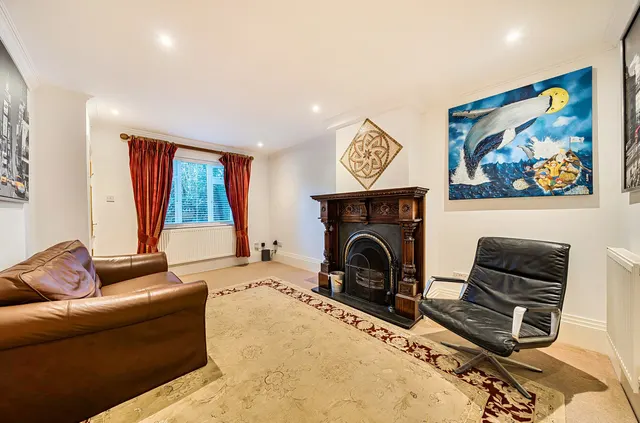 Pondfield Road, Farncombe, GU7, photo 2
