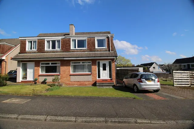Abbotsford Crescent, Strathaven, ML10 6EQ, photo 1