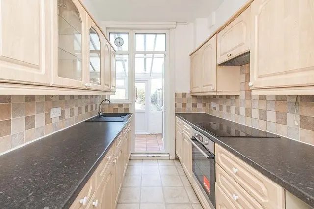 Brodrick Grove, London, SE2, photo 2