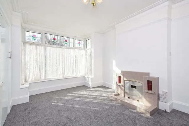 Brodrick Grove, London, SE2, photo 3