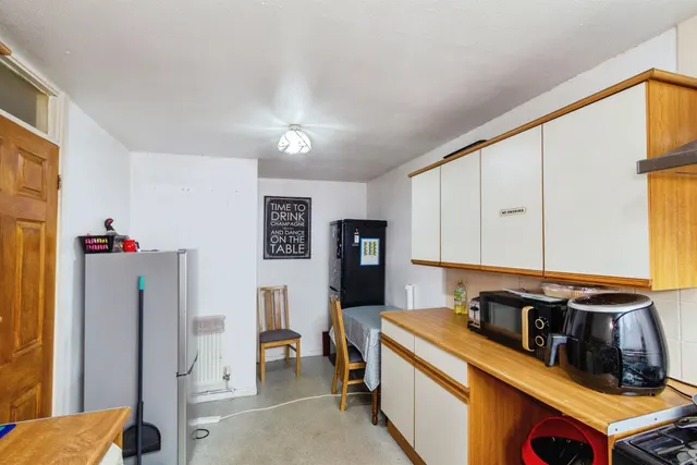 Photo 2 — Nevis Grove, Bletchley, Milton Keynes
