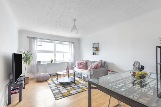 Ravensbury Road, Earlsfield, SW18, photo 1