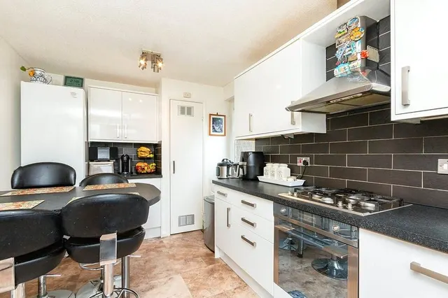 Photo 2 — Turner Close, Basingstoke, Hampshire, RG21