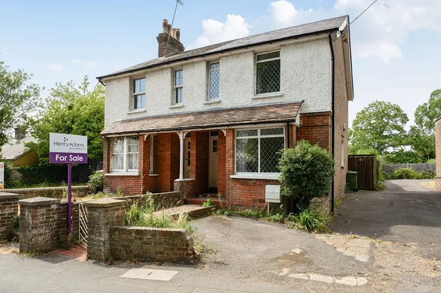 London Road, Pulborough, RH20, photo 1