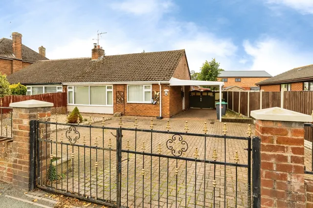 Borras Road, Wrexham, LL12, photo 1