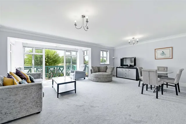 Photo 3 — Andrews Reach, Bourne End, Buckinghamshire, SL8 5GA