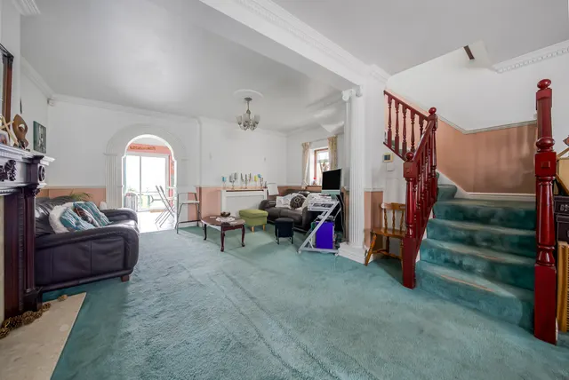 Photo 3 — Gresham Road, Hillingdon, UB10