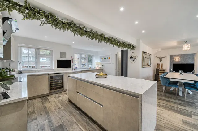 Photo 2 — Fosters Grove, Windlesham, Surrey, GU20 6JZ