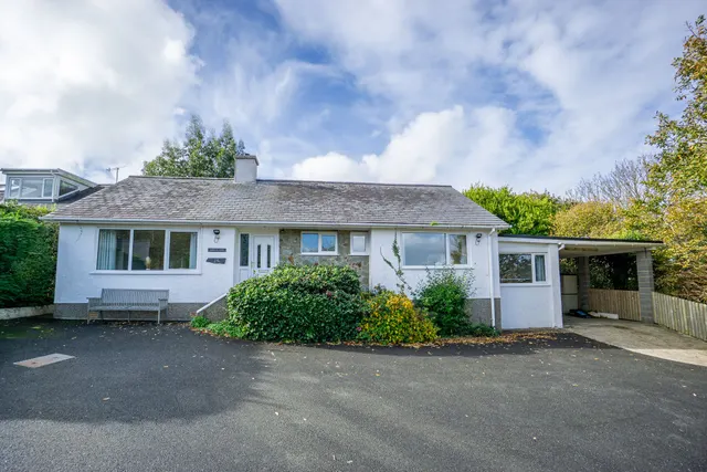 Photo 2 — 15, Maes Awel, Abersoch, Pwllheli, Gwynedd, LL53 7HS